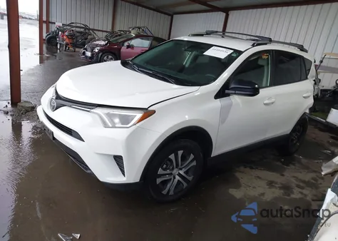 2017 Toyota Rav4 Le z USA, uszkodzony, nr VIN JTMBFREV6HJ714012